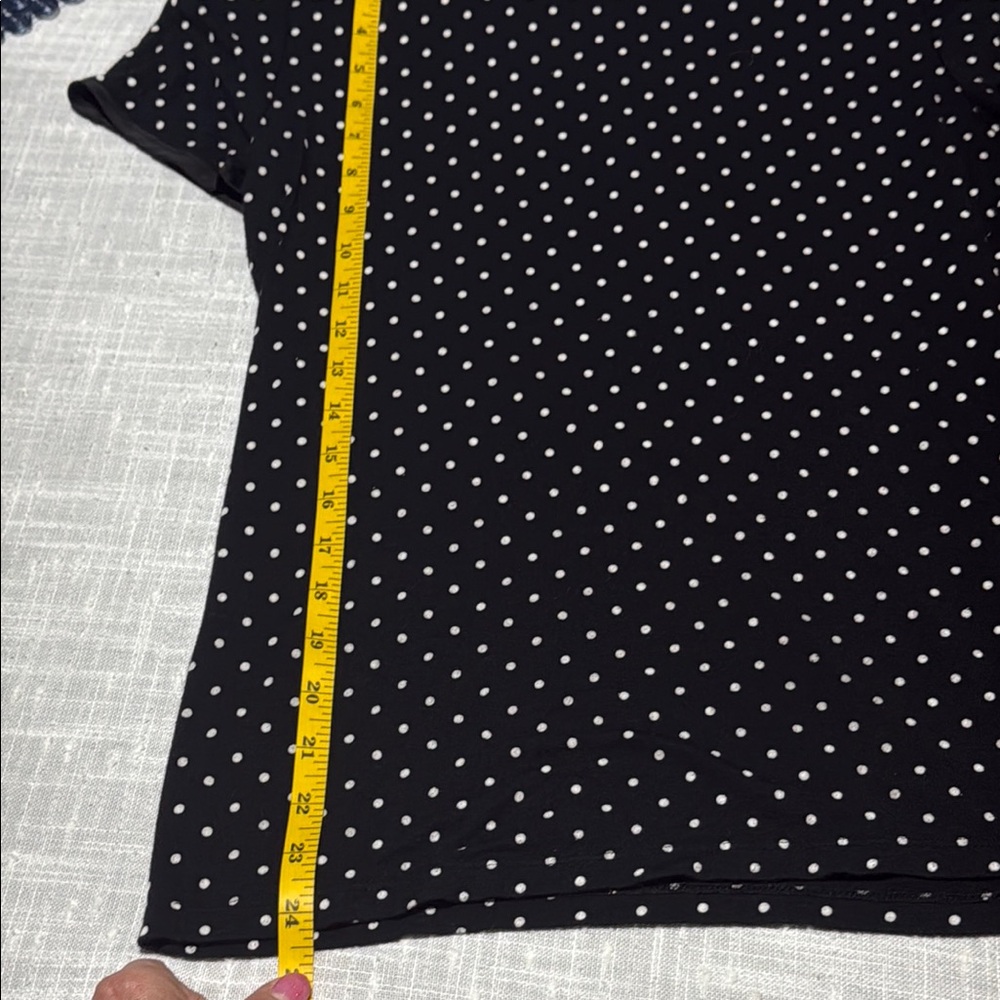 Ann Taylor Black & White Polka Dot Fitted Short Sleeve Tee - Picture 5 of 5